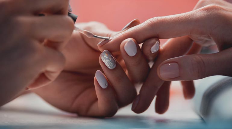 Melhores cursos de manicure e pedicure online