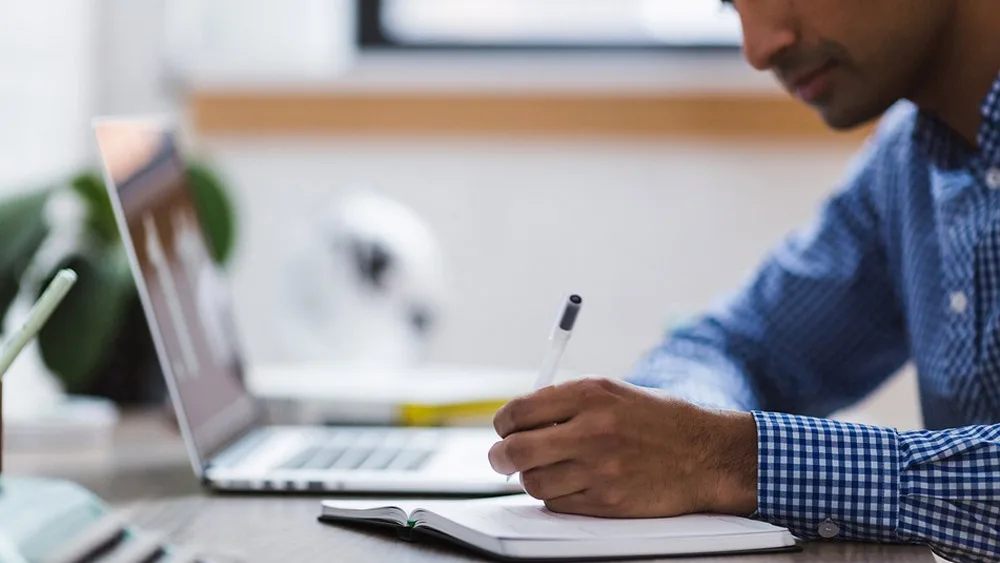 Melhores Sites de Cursos Online (Grátis e Pagos) Cursos que podem ser feitos dentro de casa