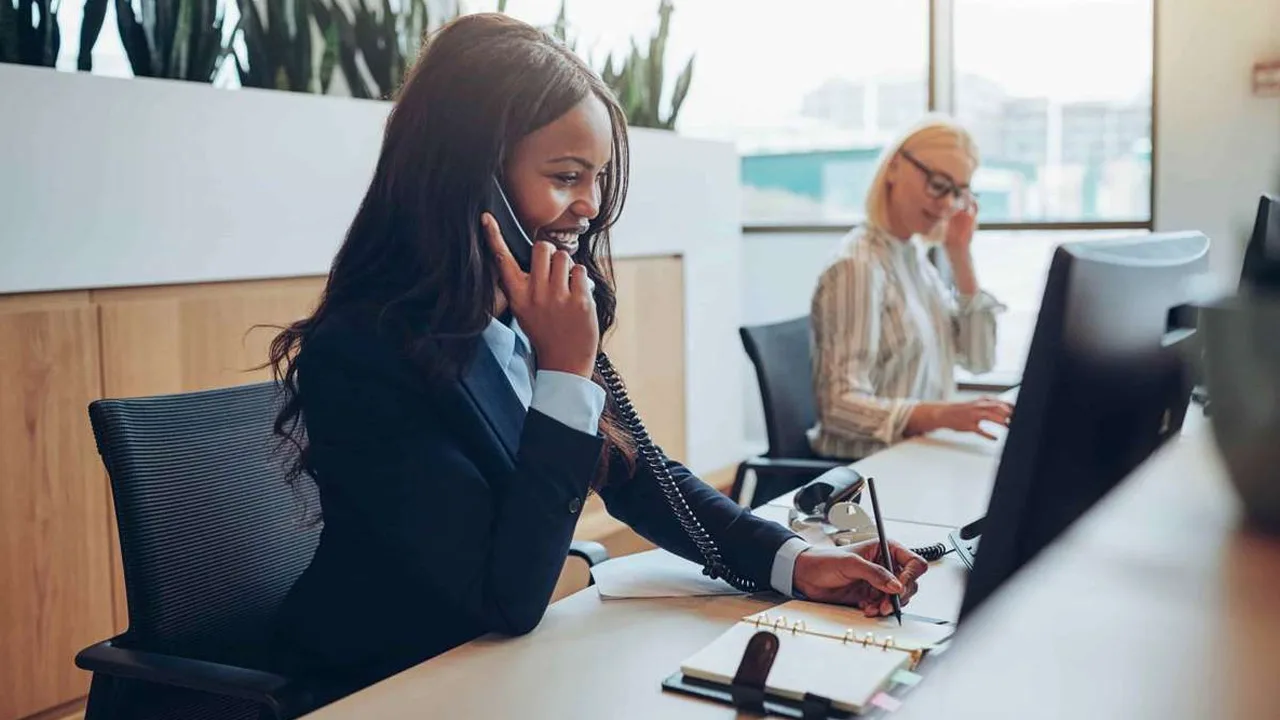 O que faz um Auxiliar de Escritório? Como encontrar um trabalho